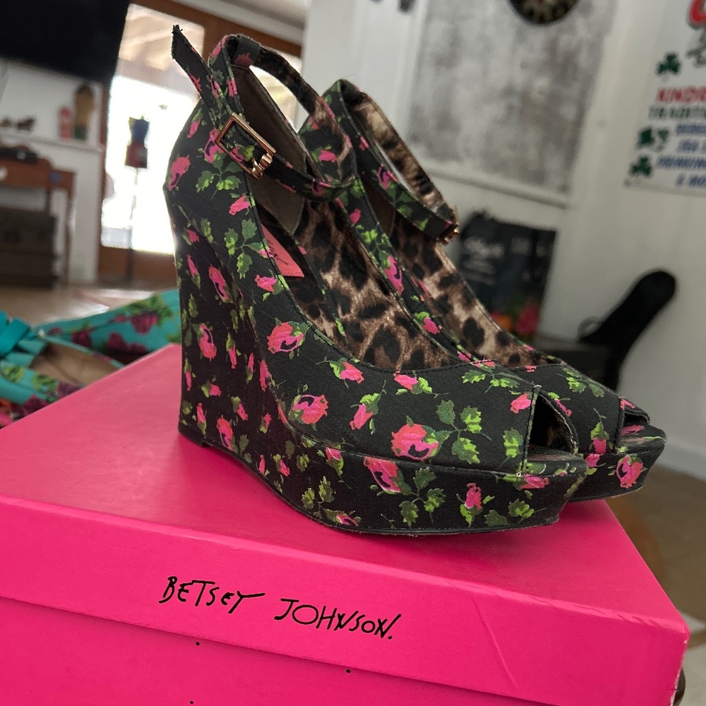 Betsey Johnson Peep Toe platform wedge heels-size 6.5